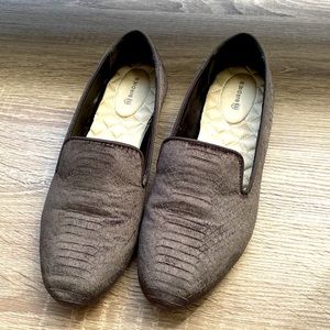 Birdies Starling slip-on loafer. Very lightly used! Size 9